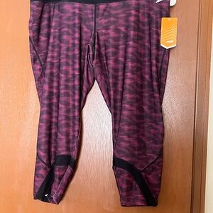 AVIA  Pink and Black  NWT   Patterned Leggings capri length